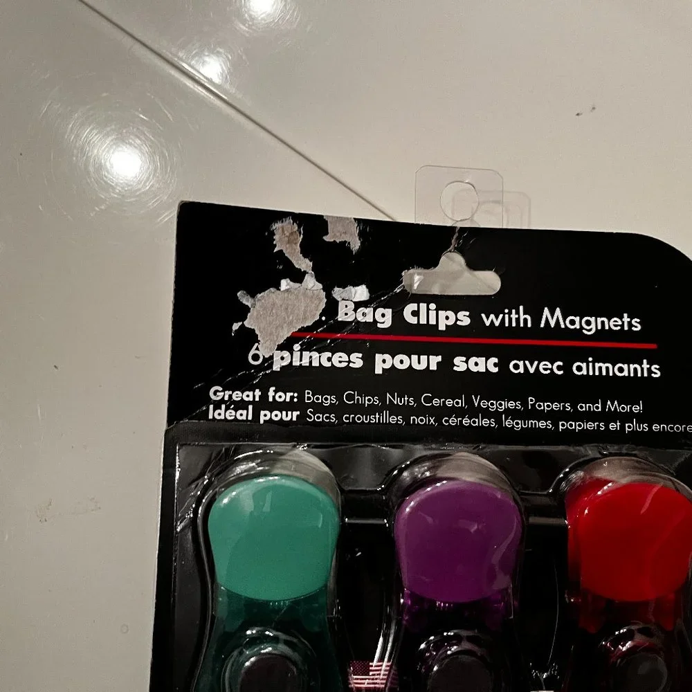 Magnetic‎ Chip Clips Multi-colored  - 2 packs of 6 clips for a total of 12 - NEW